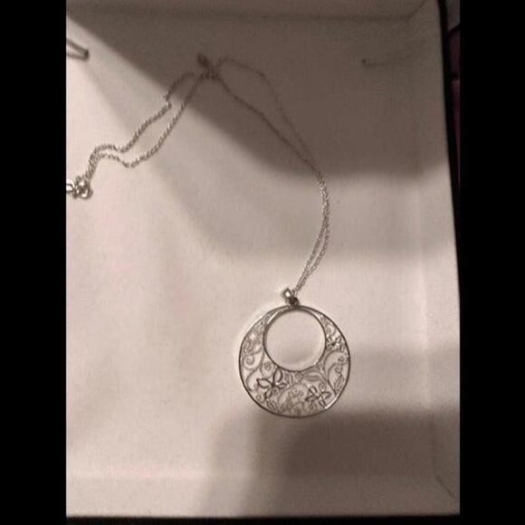 Elegant and Timeless Necklace - A Must-Have for Fashion Enthusiasts! - Picture 2 of 2